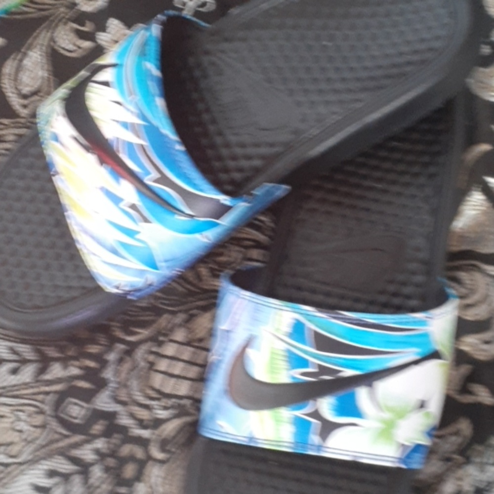 Nike slides - Picture 3 of 3